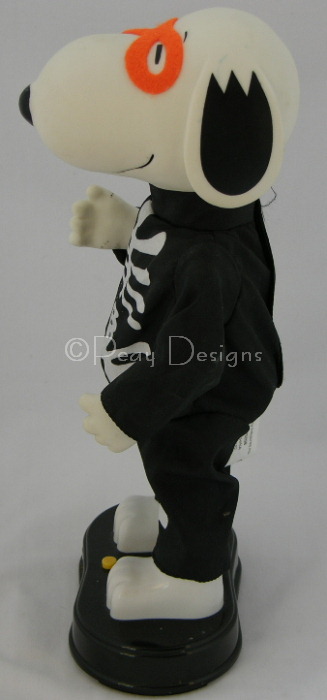 Gemmy HIP SWINGING Animated Dancing SNOOPY Skeleton Halloween